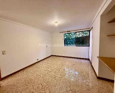 Apartamento de 3 alcobas en venta en El Poblado La Linde, Medellín, 320 m² · foto 13 de 20