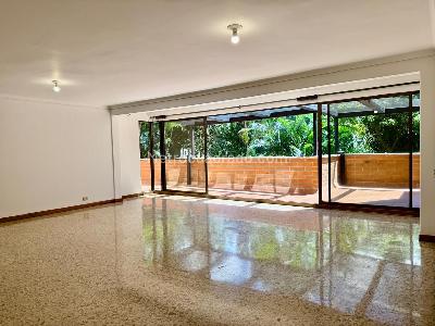 Apartamento de 3 alcobas en venta en El Poblado La Linde, Medellín, 320 m² · foto 14 de 20