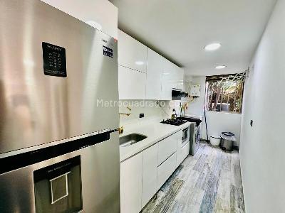 Apartamento de 2 alcobas en venta en Loma De Los Gonzalez, Medellín, 58 m² · foto 3 de 14