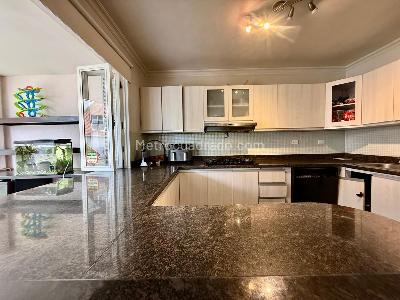 Casa de 4 alcobas en venta en El Poblado Las Lomas, Medellín, 257 m² · foto 8 de 20