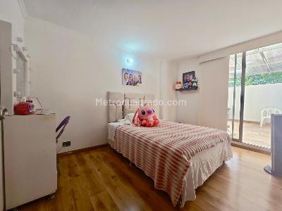 Apartamento de 3 alcobas en venta en Belen Loma De Los Bernal, Medellín, 120 m² · foto 9 de 12