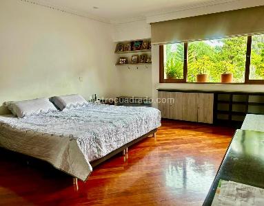 Casa de 4 alcobas en venta en El Poblado Las Lomas, Medellín, 266 m² · foto 11 de 20