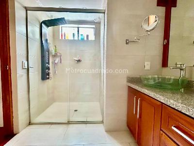Casa de 4 alcobas en venta en El Poblado Las Lomas, Medellín, 266 m² · foto 13 de 20