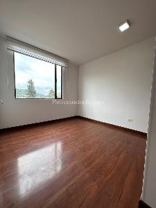 Apartamento de 4 alcobas en venta en Colina Y Alrededores, Bogotá, 109 m² · foto 2 de 20
