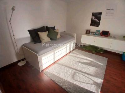 Apartamento de 4 alcobas en venta en Santa Barbara Central, Bogotá, 210 m² · foto 3 de 14