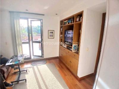 Apartamento de 4 alcobas en venta en Santa Barbara Central, Bogotá, 210 m² · foto 6 de 14