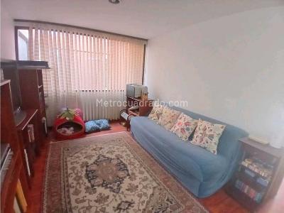 Apartamento de 4 alcobas en venta en Santa Barbara Central, Bogotá, 210 m² · foto 7 de 14