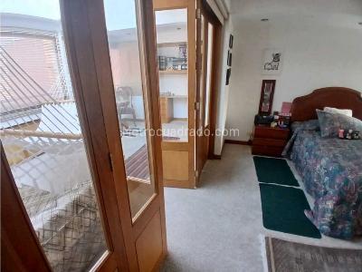 Apartamento de 4 alcobas en venta en Santa Barbara Central, Bogotá, 210 m² · foto 8 de 14