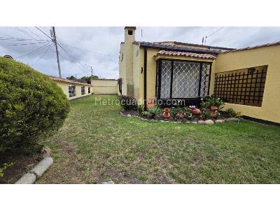 Casa en venta en Villa Magdala, Bogotá · foto 2 de 5