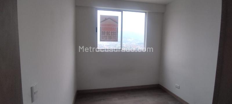 Spacious 3BR Apartment in Calasanz with Pool & Parking - 9