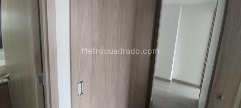 Spacious 3BR Apartment in Calasanz with Pool & Parking - 7