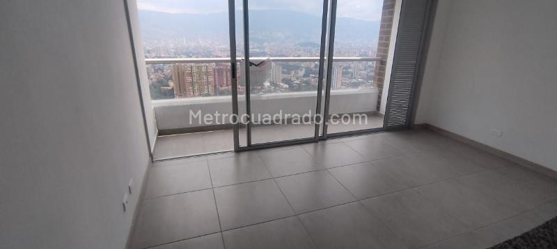 Spacious 3BR Apartment in Calasanz with Pool & Parking - 2