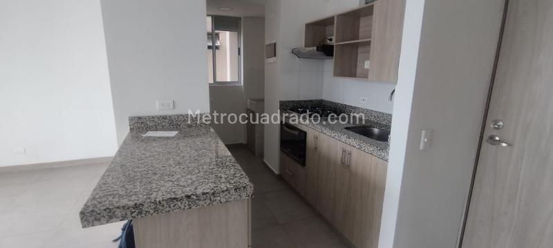 Spacious 3BR Apartment in Calasanz with Pool & Parking - 6