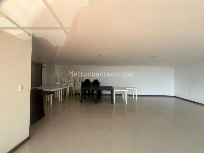 Comfortable 2BR Apartment with Balcony in Alto de las Flores - 3