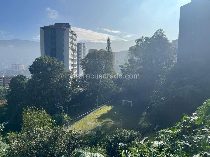Comfortable 2BR Apartment with Balcony in Alto de las Flores - 5