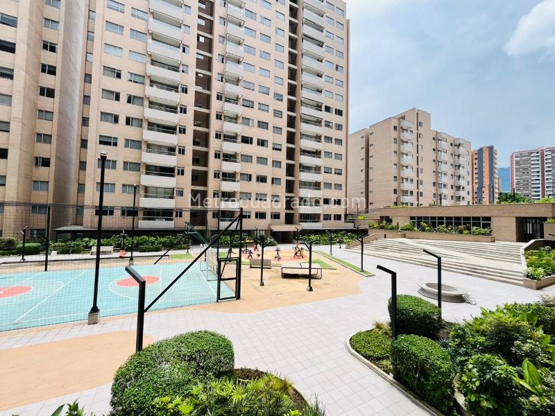 Exclusive 3BR Apartment with Amenities in Las Vegas, Envigado - 2