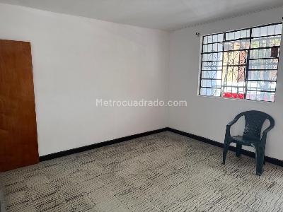 Casa de 5 alcobas en venta en Cristo Rey, Medellín, 224 m² · foto 4 de 20