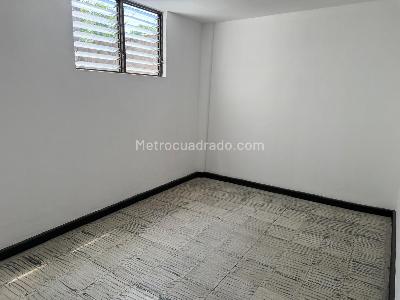 Casa de 5 alcobas en venta en Cristo Rey, Medellín, 224 m² · foto 7 de 20
