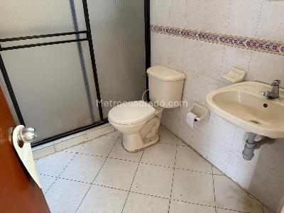 Casa de 5 alcobas en venta en Cristo Rey, Medellín, 224 m² · foto 16 de 20