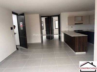 Apartamento de 2 alcobas en venta en La Castellana, Medellín, 78 m² · foto 3 de 13