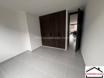 Apartamento de 2 alcobas en venta en La Castellana, Medellín, 78 m² · foto 7 de 13