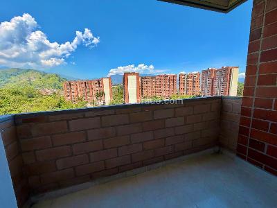 Apartamento de 3 alcobas en arriendo en Belen Loma De Los Bernal, Medellín, 75 m² · foto 2 de 16