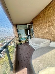 Apartamento de 3 alcobas en venta en Chico Reservado, Bogotá, 255 m² · foto 2 de 19