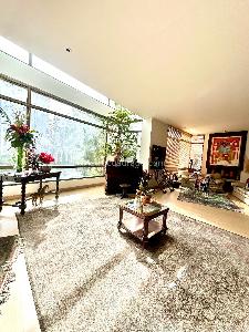 Casa de 3 alcobas en venta en Los Rosales, Bogotá, 450 m² · foto 2 de 19