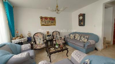 Casa de 3 alcobas en venta en Fuente De Los Rosales, Ibagué, 144 m² · foto 2 de 19