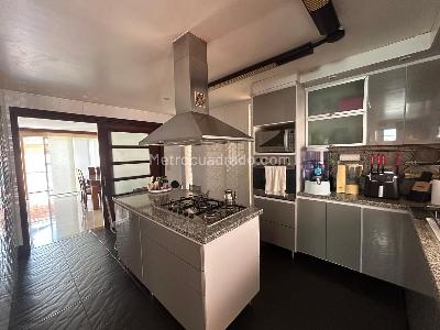 Casa de 4 alcobas en venta en El Vergel, Ibagué, 300 m² · foto 2 de 20