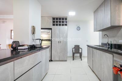 Apartamento de 3 alcobas en arriendo en El Tesoro, Medellín, 170 m² · foto 7 de 11