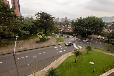 Apartamento de 2 alcobas en venta en Loma De Los Gonzalez, Medellín, 78 m² · foto 2 de 15