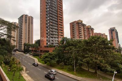 Apartamento de 2 alcobas en venta en Loma De Los Gonzalez, Medellín, 78 m² · foto 3 de 15