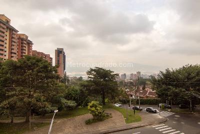 Apartamento de 2 alcobas en venta en Loma De Los Gonzalez, Medellín, 78 m² · foto 4 de 15