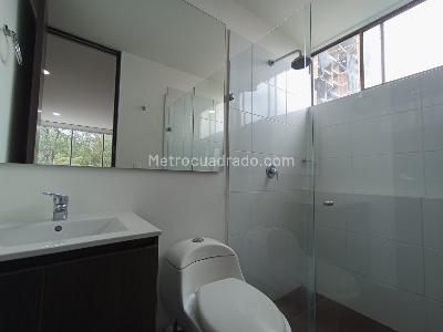Apartamento de 3 alcobas en arriendo en Altos Del Poblado, Medellín, 90 m² · foto 13 de 14