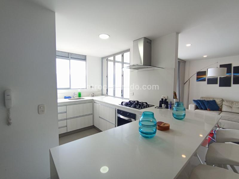 Modern 2BR Apartment with Great Views in Castropol - 3