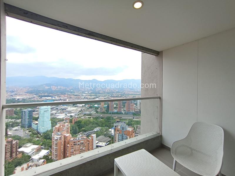 Modern 2BR Apartment with Great Views in Castropol - 4