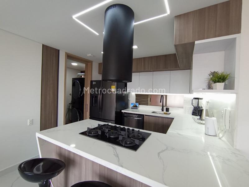 Modern 3BR Apartment with Pool in El Poblado - 4