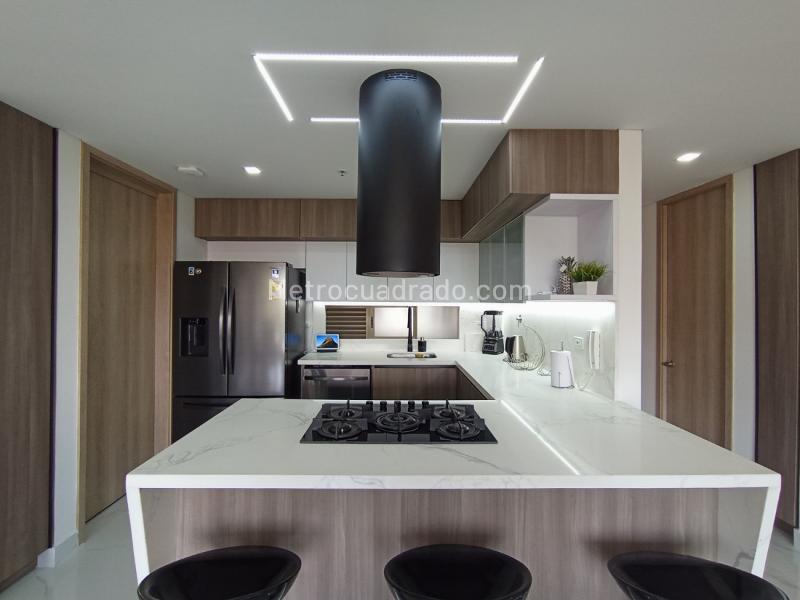 Modern 3BR Apartment with Pool in El Poblado - 6