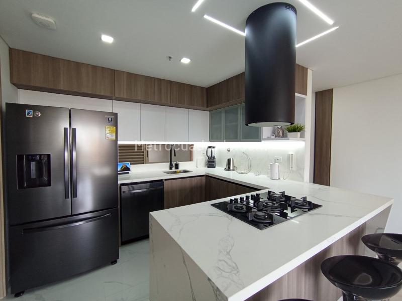 Modern 3BR Apartment with Pool in El Poblado - 8