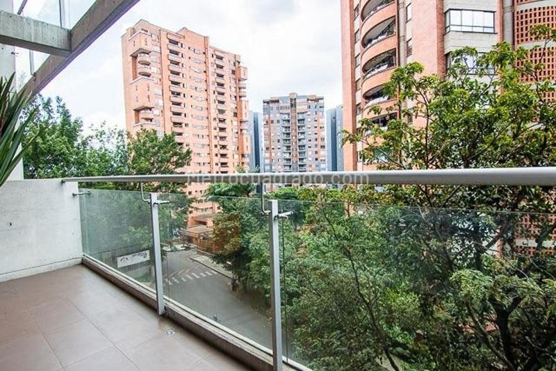 Modern 2BR Apartment with Balcony in Los Balsos