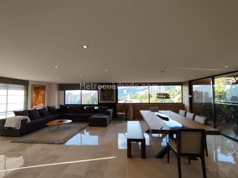 Furnished Duplex 3BR Apartment with Modern Finishes in Altos del Poblado - 7