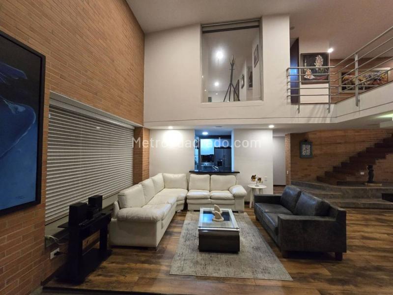 Luxury 2BR Duplex in El Tesoro - 2