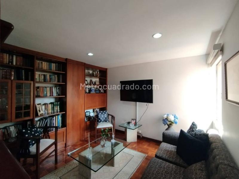 Apartamento Amplio de 3 Alcobas con 4 Baños en Milla de Oro - 5