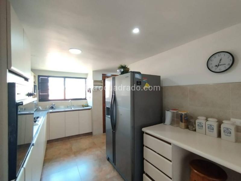 Apartamento Amplio de 3 Alcobas con 4 Baños en Milla de Oro - 8