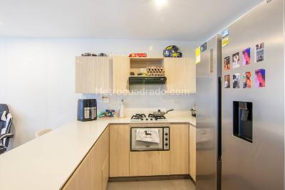 Apartamento de 2 alcobas en venta en Loma De Los Gonzalez, Medellín, 78 m² · foto 3 de 10