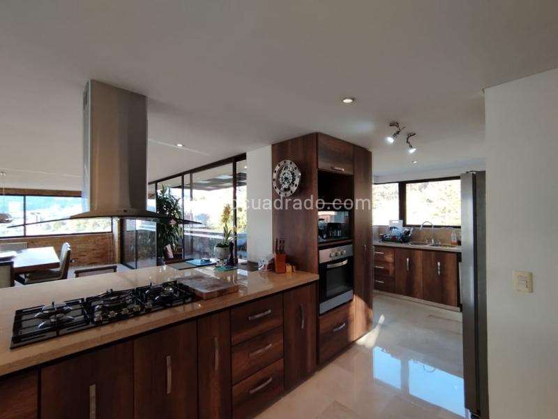 Luxurious 3BR Duplex Apartment in Altos Del Poblado - 4