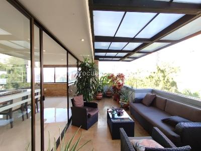 Apartamento de 3 alcobas en arriendo en Altos Del Poblado, Medellín, 315 m² · foto 2 de 19