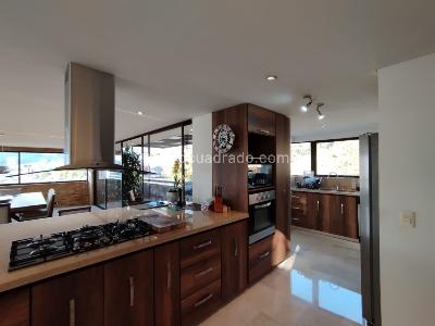 Apartamento de 3 alcobas en arriendo en Altos Del Poblado, Medellín, 315 m² · foto 4 de 19