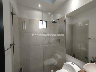 Apartamento de 3 alcobas en arriendo en Altos Del Poblado, Medellín, 315 m² · foto 18 de 19